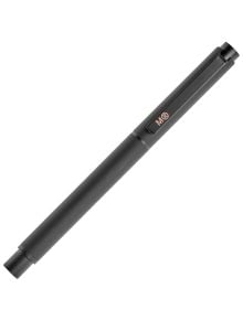 Ролер Miquelrius Matte Metallic Negro е матова черна метален ролер писалка с клипс за капачка и малко оранжево лого "М", изобразено на бял фон. Идеална за гладко, стилно писане.