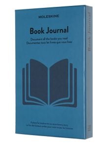 Синият тефтер на Moleskine Book Journal с икона на отворена книга и двуезичен текст насърчава потребителите да документират всяко прочетено издание. Този изчистен, минималистичен тефтер Moleskine е идеален за любителите на книги - предлага се в книжарница