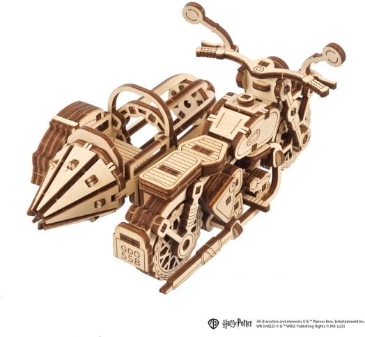 3D дървен пъзел Ugears Хари Потър - Летящият мотор на Хагрид, 130 части: лазерно изрязани детайли, странична кошница, кормило и колела. Моделът е неоцветен и се сглобява ръчно.-2