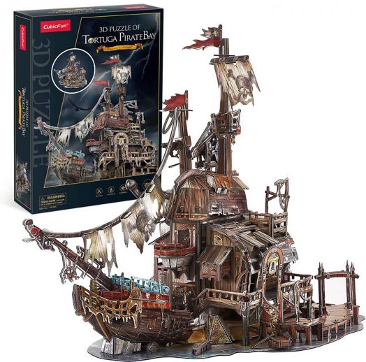3D пъзел Cubic Fun - Пиратски кораб Тортуга, 218 части: сглобен модел на пиратски кораб и пристанище пред кутия с изображение на модела на драматичен бурен фон.-2