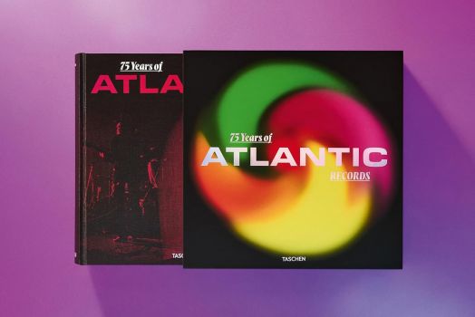 Две копия на "75 години Atlantic Records" са изложени едно до друго на лилав градиентен фон, представяйки фотографската история на лейбъла и яркото наследство на соул музиката чрез смели корици и забележителен текст.-4