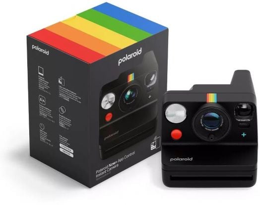 Polaroid Now+ Gen 3 моментен фотоапарат в черно с цветна лента е до кутията си с идентичен дизайн-идеален за моментална фотография.-5