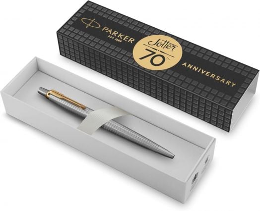 Сребърна химикалка Parker Jotter Special Edition 70th Anniversary GT с позлатен клипс в луксозна подаръчна кутия за юбилея, налична до черно-златната 70-та годишнина на Parker Jotter кутия.-4
