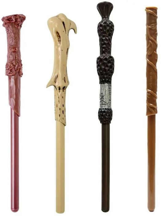 Комплект химикалки магически пръчици Blue Sky Harry Potter - 4 броя с уникален дизайн и орнаменти, подредени изправено на бял фон.-2