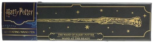 Черна кутия на тема Хари Потър със златни мотиви и текст Левитираща химикалка магическа пръчка Blue Sky Harry Potter, с рисунка на магическа пръчка и звезди.-2