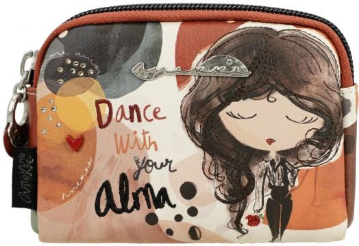 Дамски портфейл Anekke Alma (12 x 9 x 3 см) е с цип и пъстър дизайн, вдъхновен от анимационно момиче с кестенява коса, надпис "Dance with your Alma" и цветни шрифтове.-2