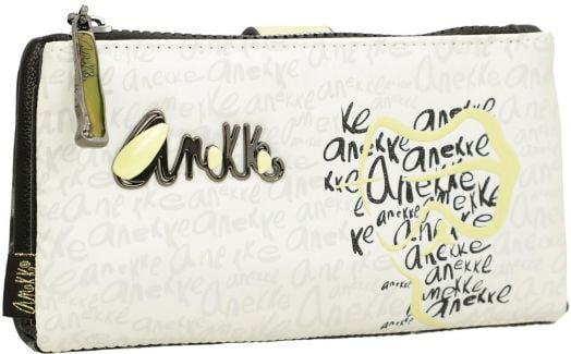 Дамски портфейл Anekke Memories Towanda (18 x 10 x 2 см) в бяло с черни и жълти декоративни надписи "Anekke" в различни шрифтове. Част от колекцията Memories и с RFID защита за сигурност.-2