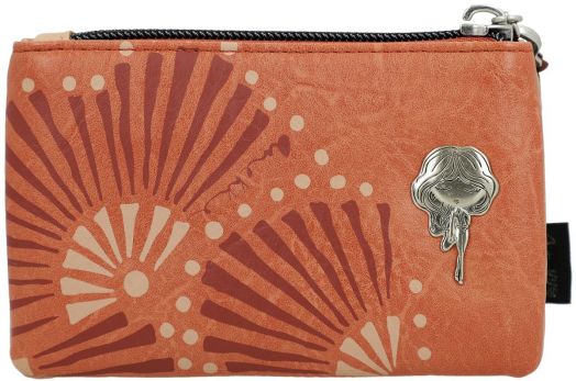 Anekke Alma дамско портмоне (14х8х3 см) в оранжево с абстрактни слънчеви мотиви и сребрист метален талисман на момиче с пръст на устните отпред.-7