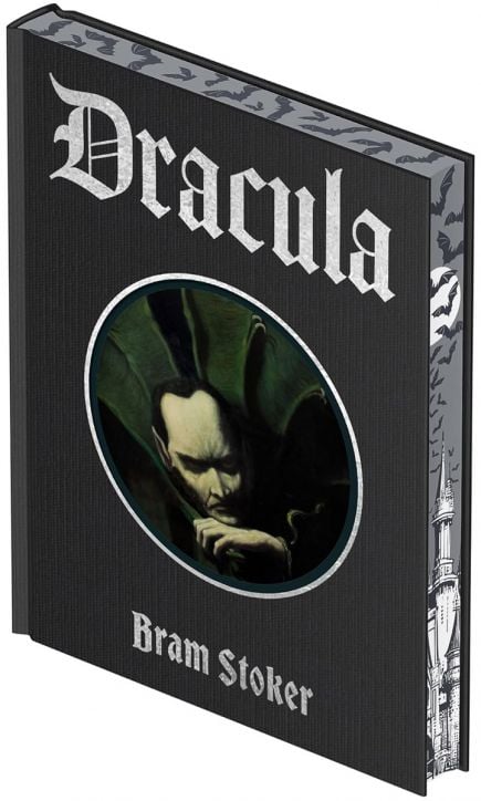 Корицата на "Дракула" (Arcturus Decorative Classics) е с бял готически текст и блед, замислен вампир с висока яка на тъмен фон с фини мотиви на прилепи и замък в това издание с твърди корици.-1