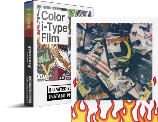 Кутия с Филм Polaroid Color Film for i-Type - Thrasher Edition със стикери и брандинг на Thrasher, до проявена цветна снимка Polaroid със значки и пламъци на Thrasher в долната рамка.-3