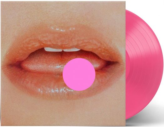 Близък план на лъскави устни с език, докосващ горната устна, на обложката на Kesha - "." (Period) (Vinyl). Розова точка скрива част от устните, а виниловата плоча се вижда вдясно - идеална за всеки колекционерски дисплей.