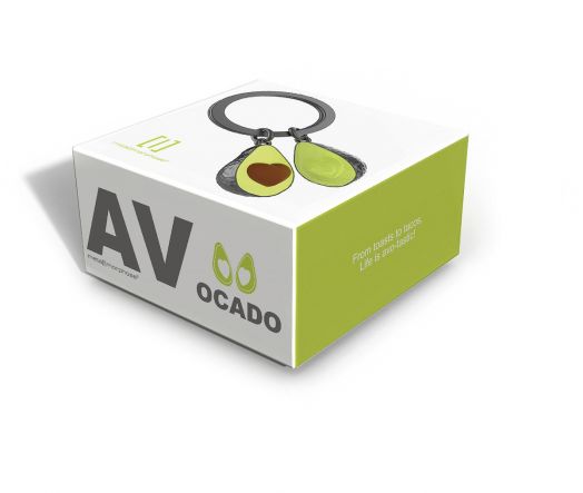 Бяло-зелена кутия с марката AVOCADO съдържа Ключодържател Metalmorphose - Avocado, метален ключодържател с две половинки авокадо (едната с кафява костилка). Идеален като ключодържател подарък!.-6
