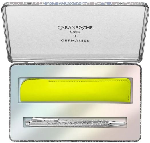 Метална кутия с логото на Caran d'Ache Genève + Germanier съдържа Caran d'Ache Ecridor химикалка и калъф, като и двете са грижливо поставени във вложка от пяна - на разположение в книжарница Orange.-3