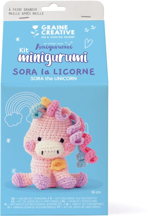 Синята кутия с надпис Комплект за плетене Амигуруми Graine Creative - Еднорог Сора съдържа пастелни амигуруми еднорог и включва многоезични инструкции.-2