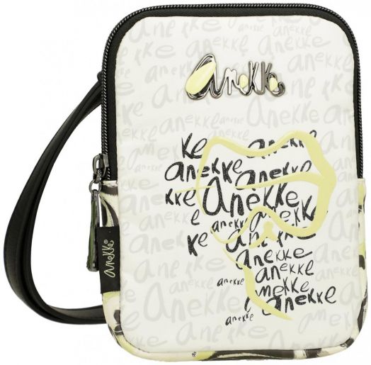 Малка чанта Anekke Memories Towanda за през рамо 13x18x2 см с черен ремък, бял фон, повтарящ се текст Anekke Memories в различни шрифтове и размери, жълти контури и преден джоб.-2