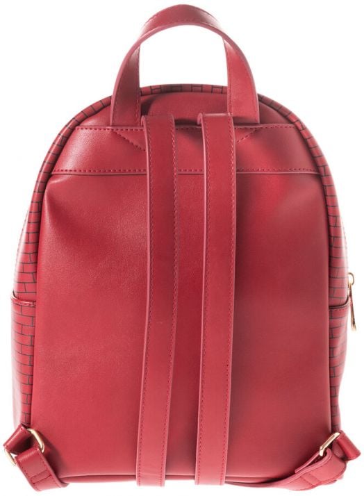 Малка кожена раничка Grupo Erik Harry Potter Platform 9 3/4 е червена кожена раница с две презрамки, горна дръжка, златист обков и минималистични шевове, които подчертават дизайна, вдъхновен от магическия Хари Потър.-2