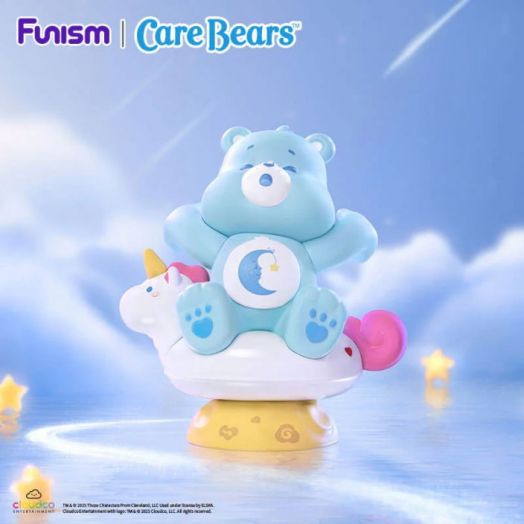 Мини фигурка Funism Care Bears - Planet of Joy, асортимент включва синьо мече Care Bear с коремче на полумесец, седнало върху еднорог на върха на жълта звездна основа на фона на мечтано небе. Идеален за подарък!.-10