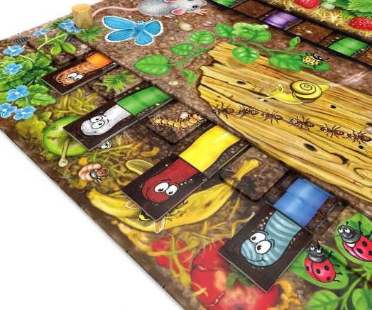 Детска настолна игра: Въртележка - цветна семейна игра с илюстрирани насекоми, охлюв, мишле, пеперуди, гъсеници и калинки с дървени елементи върху ярка игрална дъска на тема Worm Rally.-4