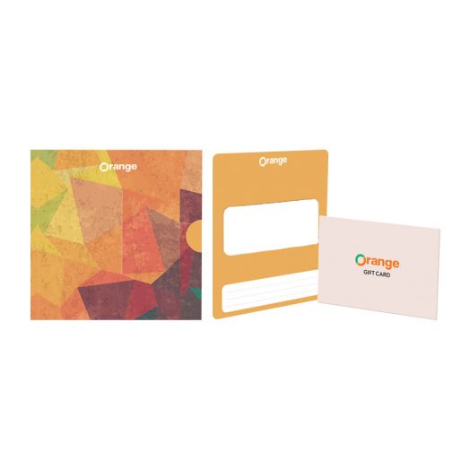 Ваучер за подарък Geometric има цветен ръкав с геометричен десен и логото на Orange center, както и оранжев картодържател и бяла карта за подарък - идеален за подарък от нашия онлайн магазин.-2