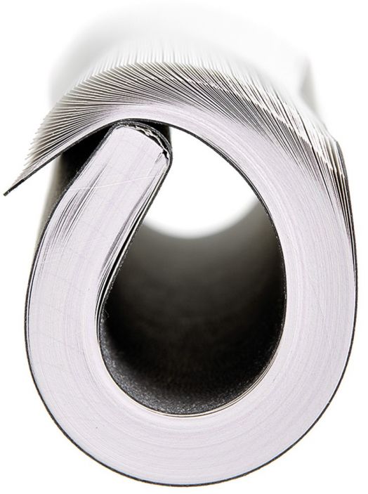 Дебело списание, навито плътно, показва спираловидни пластове като бележник органайзер. Кухият център на навитите страници и видимите ръбове напомнят за вида на Седмичен тефтер - органайзер Miquelrius Luxor & Ágora Negro 2026.-5