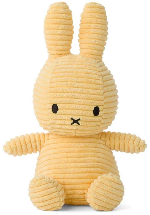 Плюшена играчка Miffy Eco Corduroy е кремаво-жълт заек от рипсено кадифе, с дълги уши, черни бродирани очи и X-образна уста-пример за екологични детски играчки. Височина: 23 см.-1