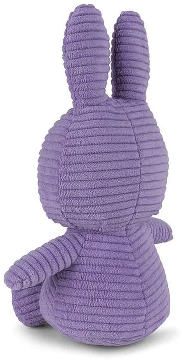 Плюшена играчка Miffy Eco Corduroy - лилав заек, 23 см от Bon Ton Toys е изобразена седнала, обърната настрани, с изправени дълги уши и леко изпъната лява ръка. Меката материя е с хоризонтални велурени грапавини.-3