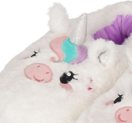 Близък план на Плюшени пантофи Legami - Еднорог, размер 39-41: пухкави бели пантофи с бродирано усмихнато лице, пастелна грива в цветовете на дъгата, рог и уши от сребрист брокат и мека лилава подплата отвътре.-4