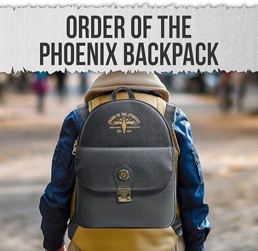 Черна раница на Ордена на Феникса със златни надписи и емблема "ORDER OF THE PHOENIX BACKPACK" е изписано горе на бял фон от скъсана хартия. Предлага се в книжарница Orange.-6