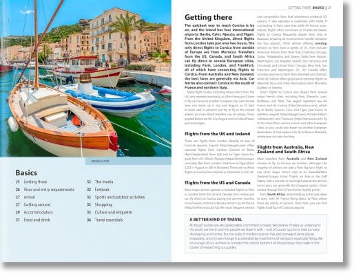 Лодки, закотвени в живописно пристанище с пастелни сгради под синьото небе. Rough Guides Корсика: Пътеводител с електронна книга предлага практични съвети и препоръки, идеални за независими пътешественици, които планират своето корсиканско приключение.-3