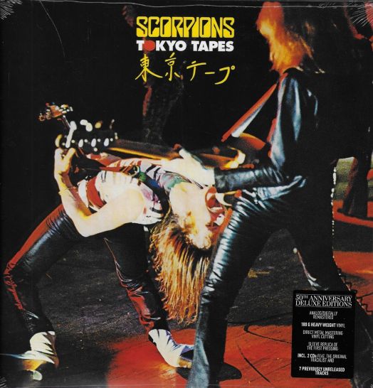 Двама рок музиканти от "Скорпиънс", и двамата с електрически китари - едната драматично извита назад - се представят на сцената. На обложката на албума е изписано "Scorpions - Tokyo Tapes (4 VINYL)" на английски и японски език, със стикер за 50-годишнинат