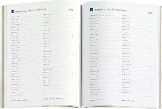 Отворете Седмичен тефтер - органайзер Miquelrius Natura Blooming 2026 във формат А5, с годишен преглед за 2026 г. на испански и английски език, с датирани редове за януари-април на две страници - идеален за планиране или бележки.-3