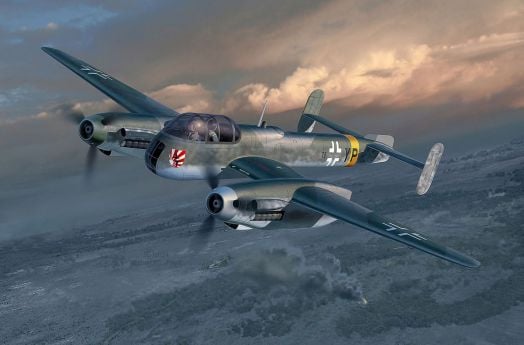 Сглобяемият модел Revell - Бомбардировач Arado AR 240 в мащаб 1:72 изобразява двудвигателен немски самолет от Втората световна война с остъклен пилотски покрив и отличителни германски знаци. Идеален комплект за моделисти.-8
