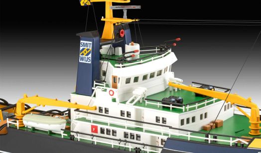 Близък план на сглобяем модел Revell - Кораб Smit Houston, мащаб 1:200, с бяла и зелена палуба, жълти кранове, спасителни лодки, синя фуния с надпис SMIT WIS, както и парапети, прозорци и спасителни лодки на градиентен фон.-4