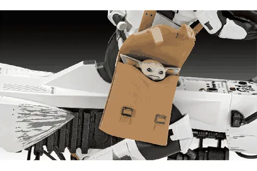 В Сглобяем модел Revell - Скоростен ездач Мандалорианецът е изобразен Грогу (Бебето Йода) в загоряла чанта на мотор Speeder Bike, като се вижда и част от ездача в бяла броня.-6