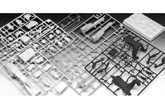 Сглобяем модел Revell - Скоростен ездач Комплектът Mandalorian, с несглобени части на Speeder Bike, които все още са прикрепени към пластмасовите си рамки, е грижливо подреден върху плоска повърхност.-8