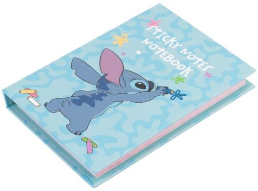 Тефтерът с лепящи се листчета Grupo Erik Stitch - Tropical изобразява Стич от "Лило и Стич" на Disney, който протяга ръка към цветни цветя върху светлосиня корица с отпечатан в бяло надпис "Sticky Notes Notebook".-2