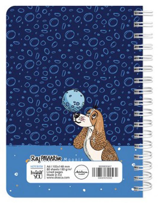 Тефтерче Drasca Stay PAWsitive Moonie A6 със спирала, 80 листа, с корица с кафяво-бяло куче под синя луна на тъмносин фон с балончета.-2
