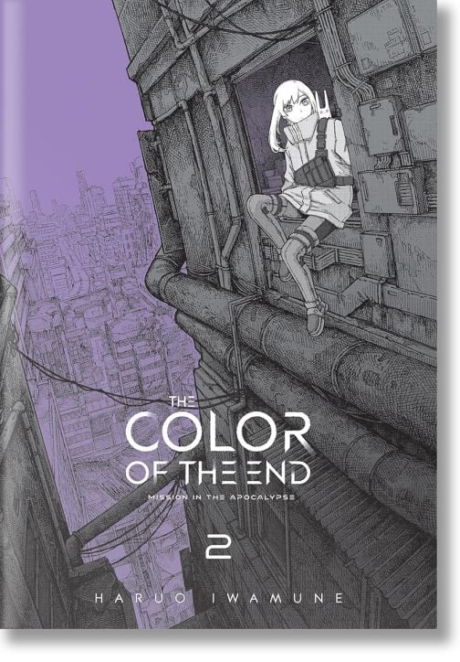 Едно беловласо момиче седи на покрив сред тръби и гледа към детайлно изобразен град под лилаво небе, а наблизо има самотен робот. Текст: Цветът на крайната мисия в Апокалипсиса, том 2 от Харуо Ивамуне.