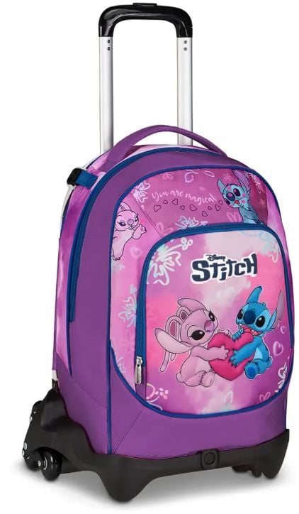 Ученическата раница „Seven 3WD Lilo & Stitch“ е лилава раница на колелца, на която отпред са изобразени Стич и Ейнджъл, държащи се за ръка, с мотиви на сърца и надпис „You are magical“. Тя е снабдена с прибираща се дръжка и колелца за лесно пренасяне.-1