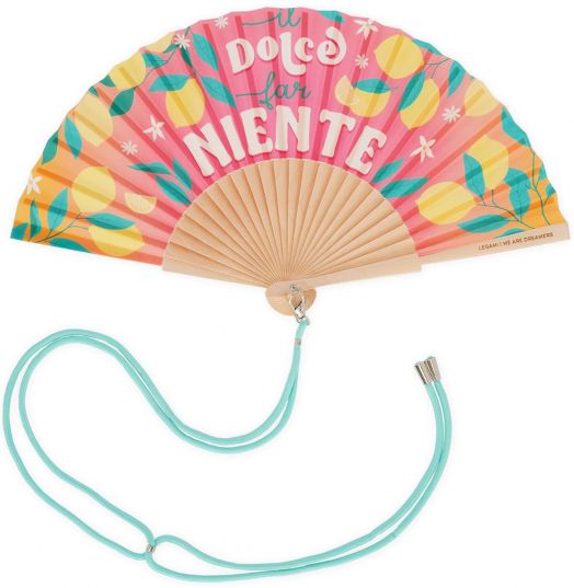 Ветрило Legami Que Calor! - Dolce Far Niente: Ил Долче Фар Ниенте" в розово, дървени ребра и тюркоазена връзка със сребрист накрайник-идеален летен аксесоар.-1