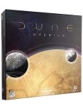 Кутията на настолна игра Dune: Империум с артистични изображения на планети и пустинен пейзаж, стилизирано лого и името на дизайнера Пол Денен в долния десен ъгъл.