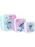 Три пастелни комплекта кутии за храна от Vadobag Stitch Let's Eat с илюстрации на Стич и Ейнджъл от "Лило и Стич" на Дисни, всеки украсен със сърца и имената им. Открий ги в книжарница Orange.
