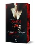 Завладяващ роман трилър, Рискът. Заблуда - Mindf*ck е с мрачна готическа корица: жена в черна рокля държи сърце, прободено с нокти, с дръзкото руско заглавие С.Т. Аби - част от поредицата Рискът Заблуда книги.