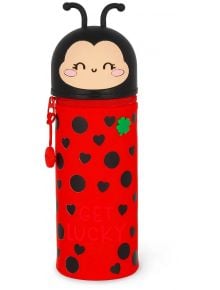A red, цилиндричен 2-в-1 силиконов несесер Legami Kawaii - Ladybug с черни сърцевидни и кръгли петна, зелена детелина и надпис GET LUCKY. Горната част е оформена като усмихната калинка с антенки и розови бузки.