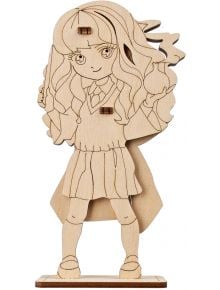 A 3D дървен пъзел Ugears Хари Потър - Хърмаяни: дървена фигурка с гравирани детайли, големи очи и малка основа, подходяща за фенове на Хърмаяни или колекция от дървени пъзели. Съдържа 5 части.