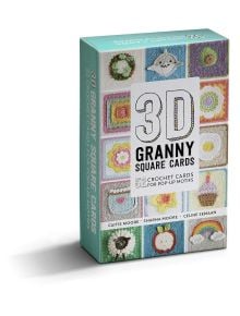 Кутията 3D Granny Square Cards показва на корицата ярки 3D квадрати на баба с мотиви на животни, цветя и геометрични мотиви на една кука. Комплектът включва 52 карти за плетене на една кука за създаване на изскачащи мотиви.