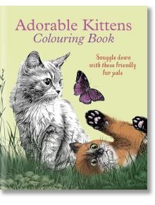 Корицата на книгата за оцветяване "Очарователни котенца" изобразява две сладки котенца в тревата - едното седнало, а другото легнало - с лилава пеперуда над тях. Насладете се на часове творческо забавление с тези космати приятели!.