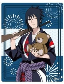 Герой в анимиран стил с черна коса с шипове, облечен в тъмно кимоно и лилав въжен колан, с плюшено мече и пушка. Поставена върху синьо с фойерверки, тази Акрилна карта Naruto и Boruto Festival Version е идеална за феновете на аниме колекционерски аксесоар