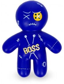 Синя фигурка на Legami Antistress, наречена "Boss", във формата на кукла с жълта превръзка на очите, зашити детайли и надпис "BOSS" отпред.