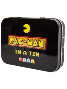 Черна ламаринена кутия с емблематичното лого на PAC-MAN, Pac-Man и четири цветни призрака отпред, които пресъздават духа на аркадна игра Fizz Creations - Pac-Man. Текстът гласи PAC-MAN IN A TIN.